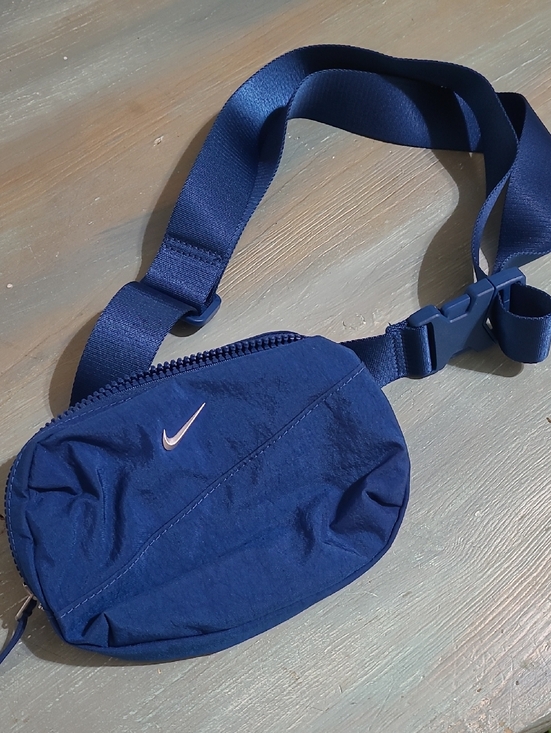 Nike Handbags - Nike Fanny Pack